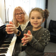 Klavier spiele lernen für Kinder in Uster
